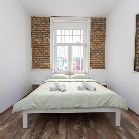 Spacious & Minimalistic In Downtown *