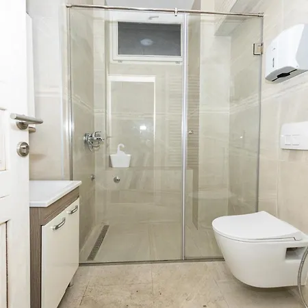 Spacious & Minimalistic In Downtown Szarajevó