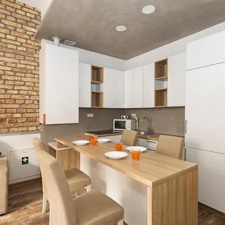 Apartman Spacious & Minimalistic In Downtown