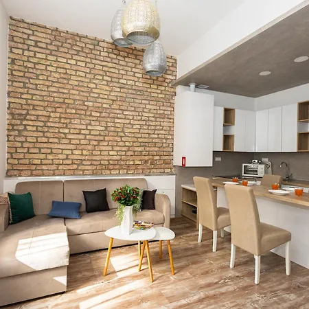 Spacious & Minimalistic In Downtown