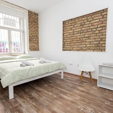 Daire Spacious & Minimalistic In Downtown *