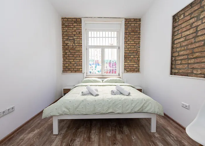 Spacious & Minimalistic In Downtown *