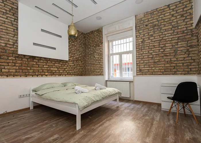 Spacious & Minimalistic In Downtown 公寓