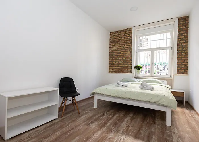 Spacious & Minimalistic In Downtown