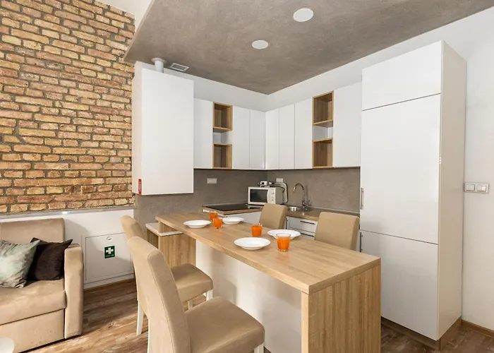 דירה Spacious & Minimalistic In Downtown