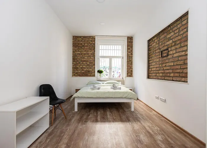 דירה Spacious & Minimalistic In Downtown *