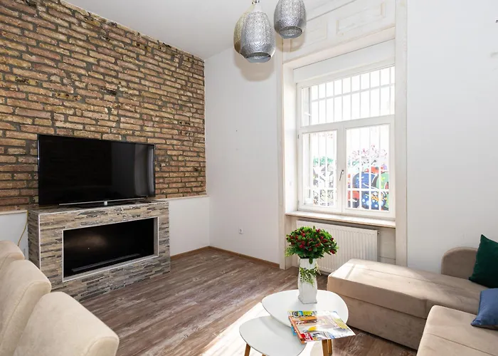 Spacious & Minimalistic In Downtown 塞拉耶佛